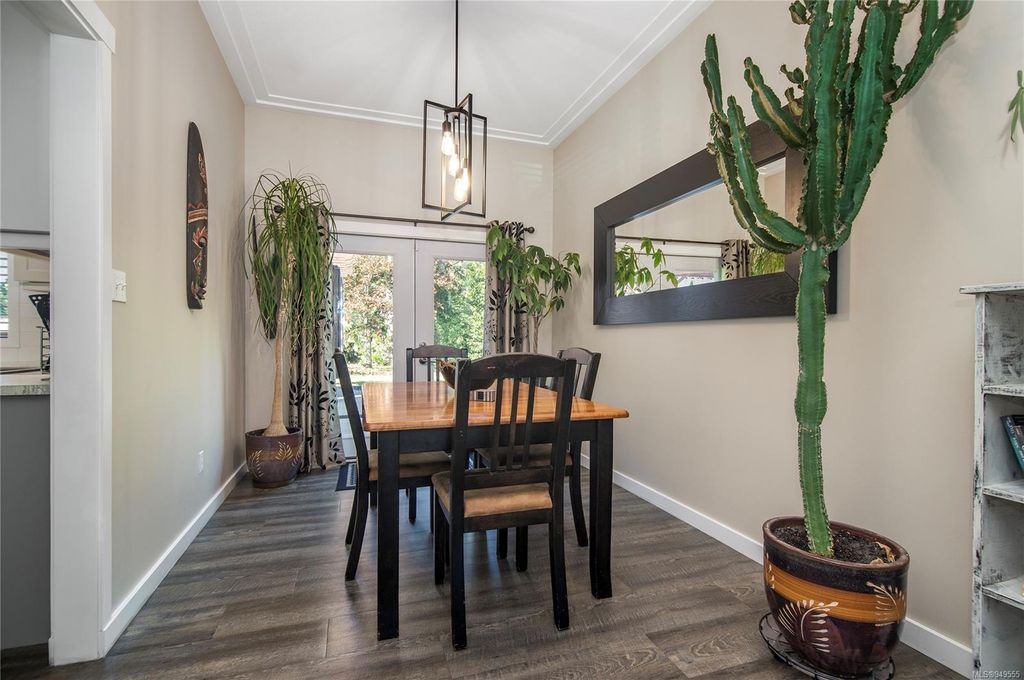 listing image 16046081854985599339