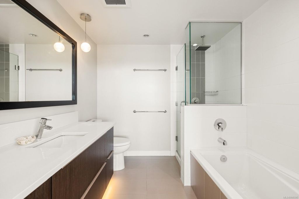 listing image 16046600152539057542
