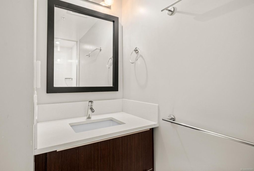 listing image 16047817667790448365