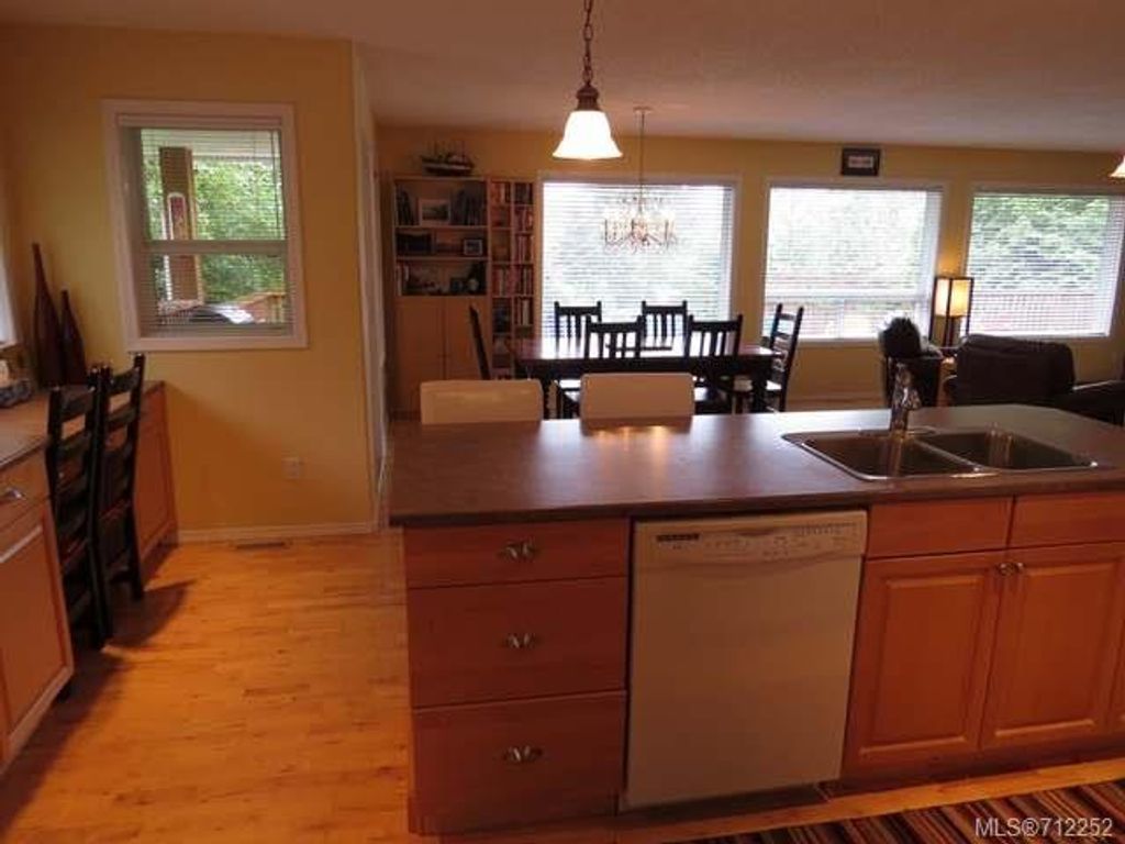 listing image 16044187585581411446