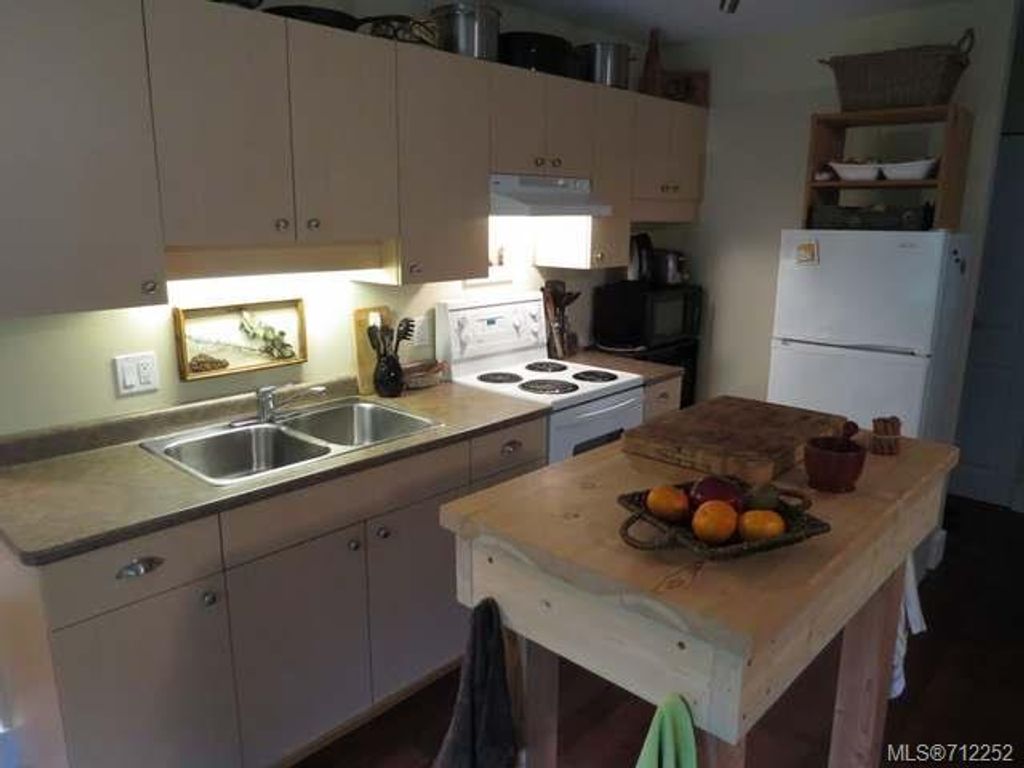 listing image 16047886007401529348