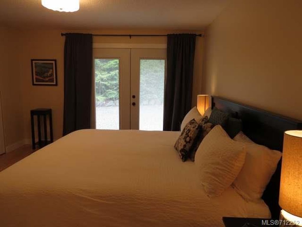 listing image 16041728961236079467
