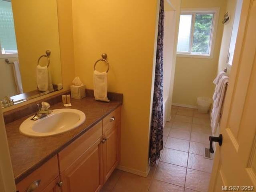 listing image 16049025996170741881