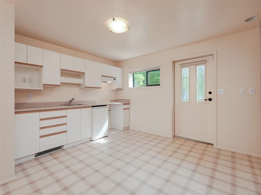 listing image 16045928879995587713