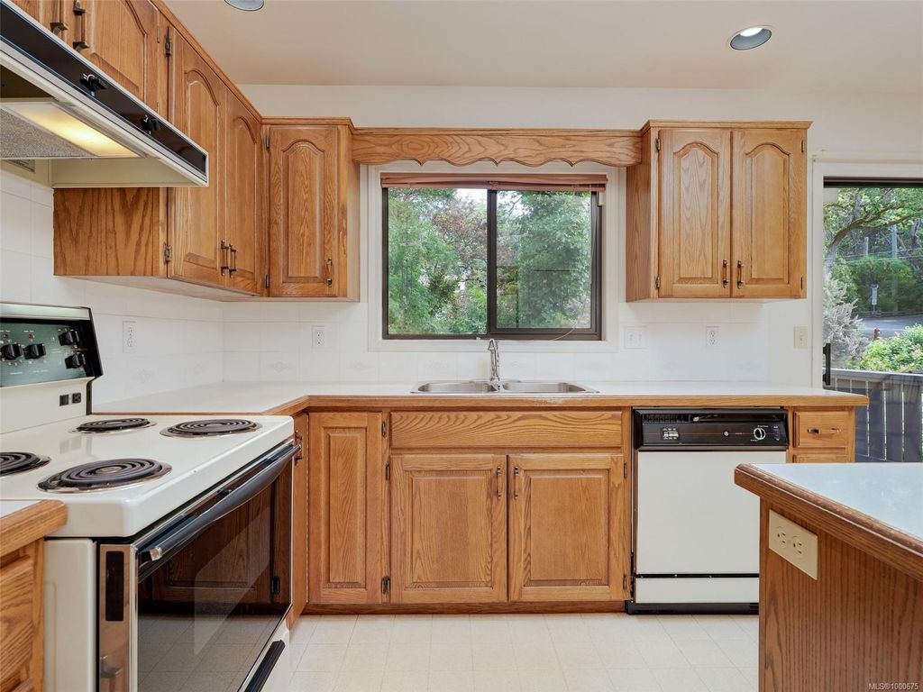 listing image 16048974550902840635