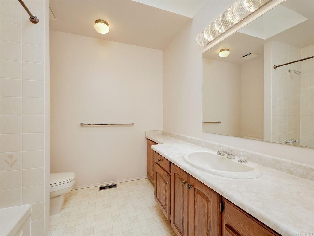 listing image 16045890231309029750