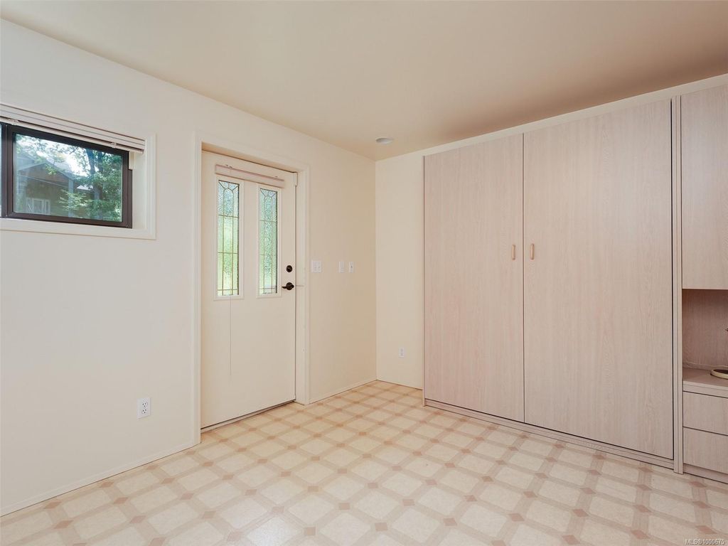 listing image 16042286466859770750