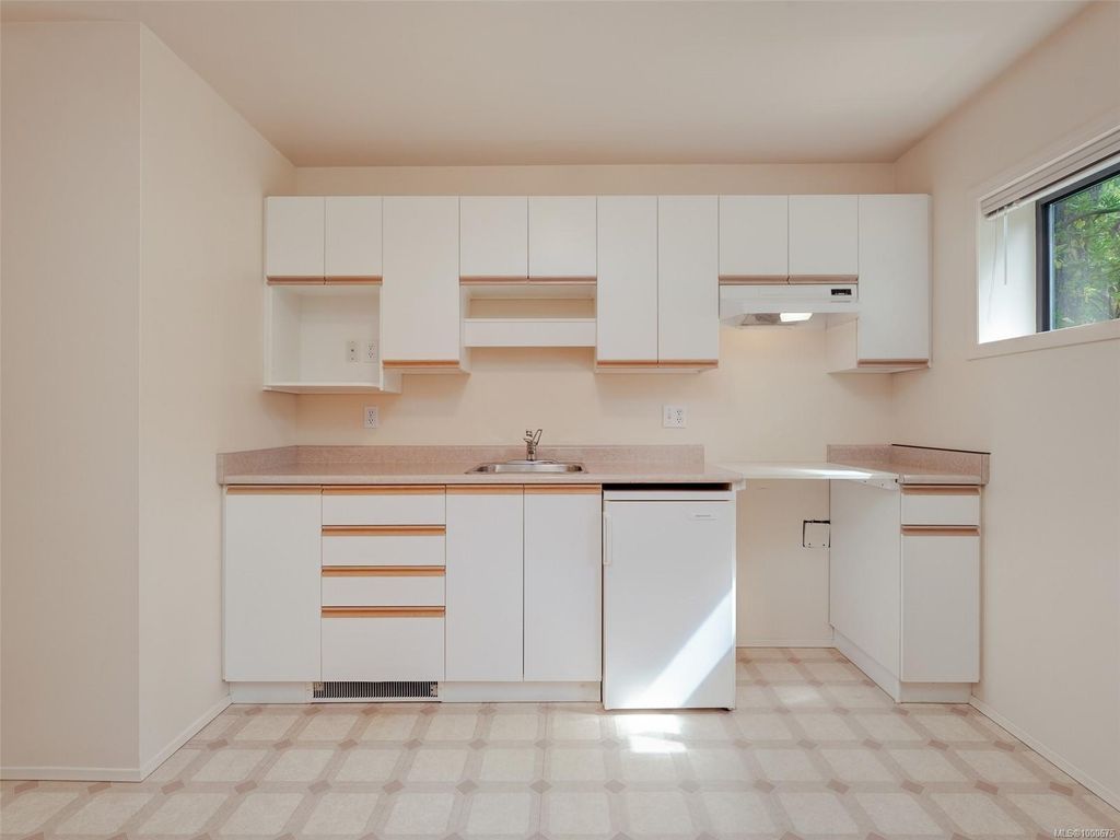 listing image 16043527016509002637