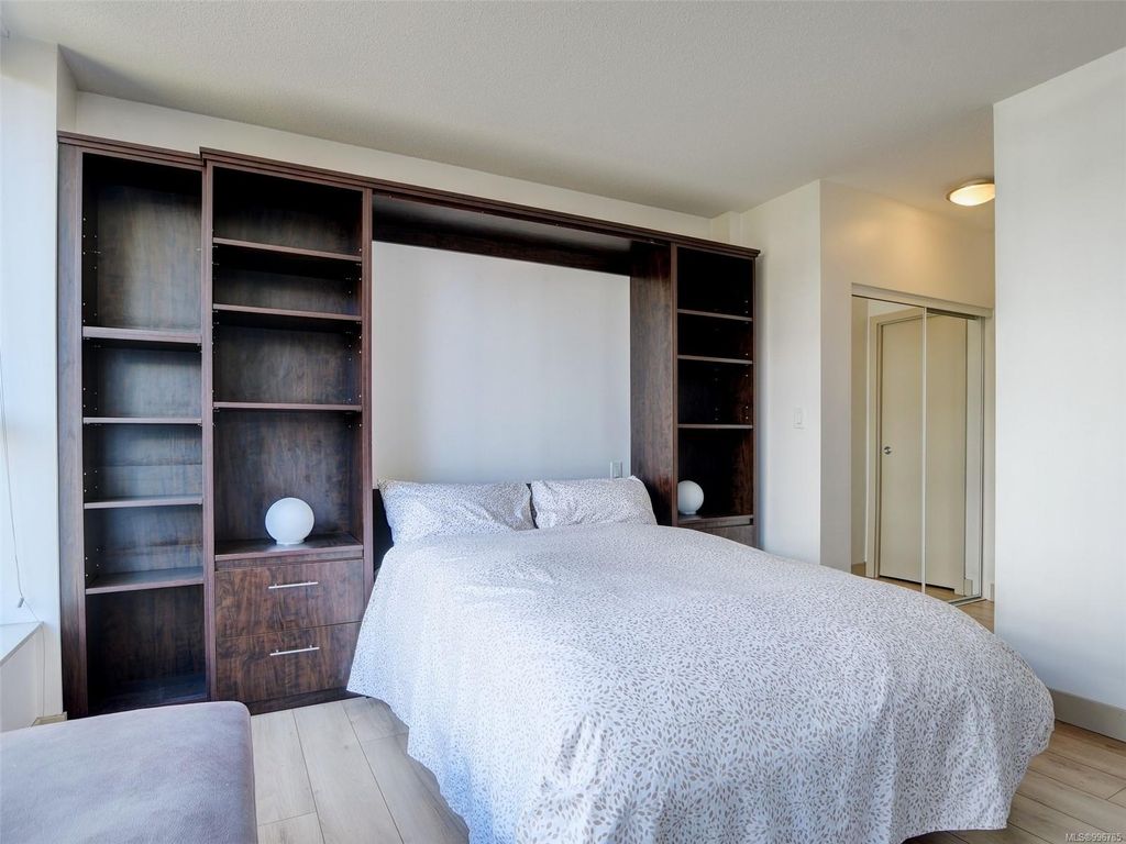 listing image 16048494674725570169
