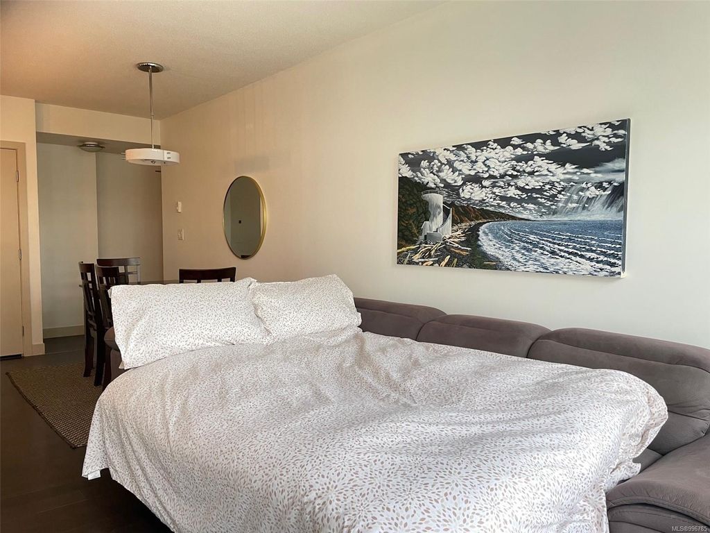 listing image 16048954421018006553