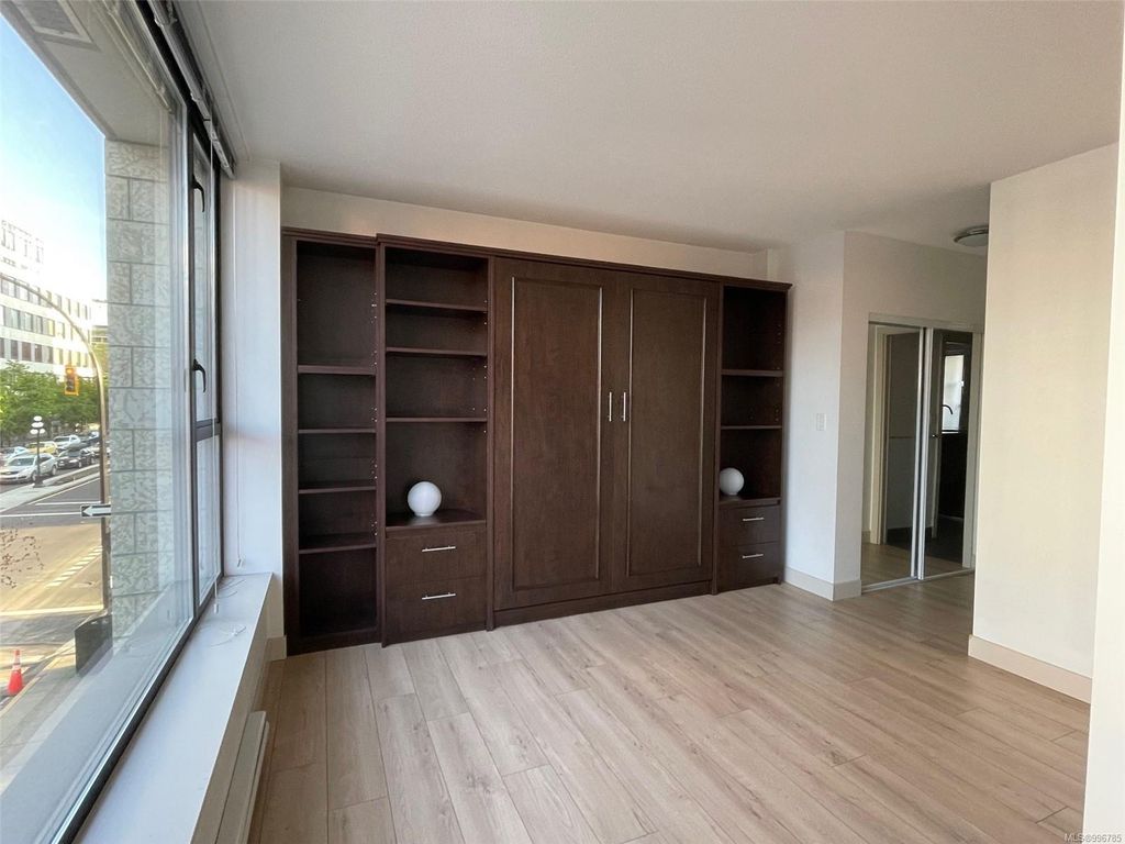listing image 16041039625599413430