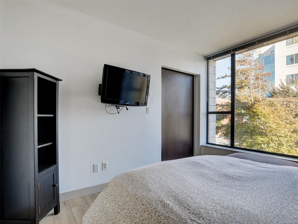 listing image 16045932084510201657