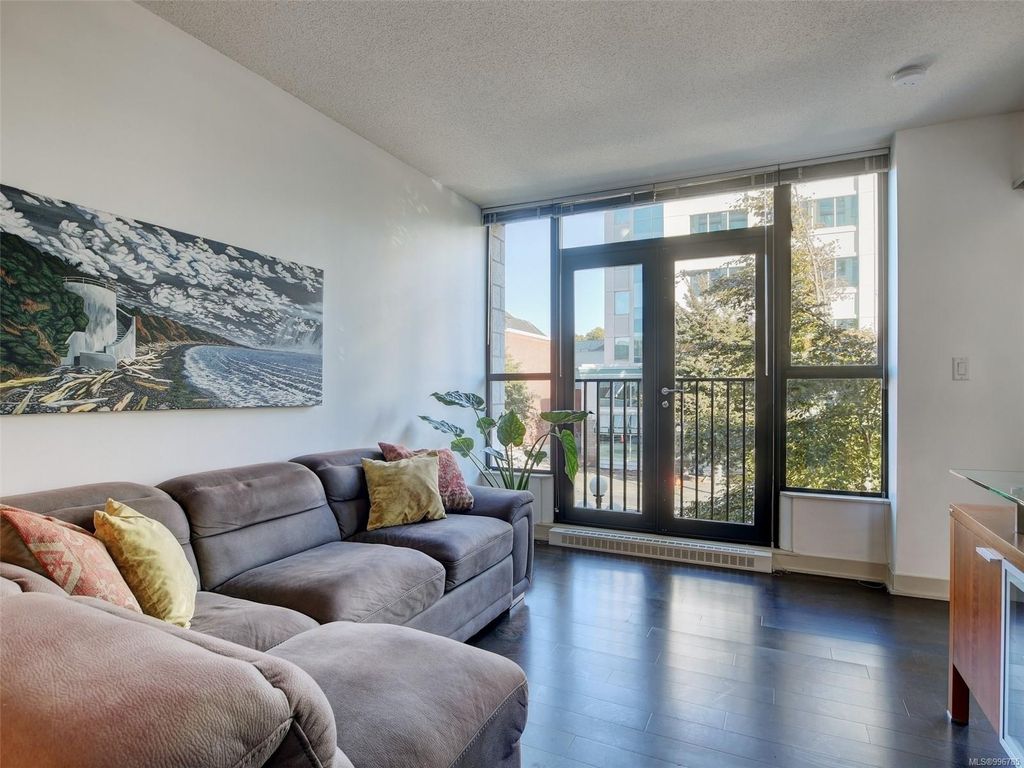 listing image 16043823642061335420