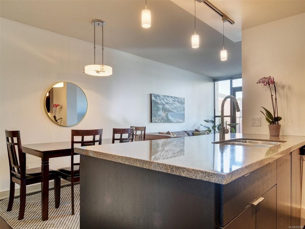 listing image 16045757492851799292