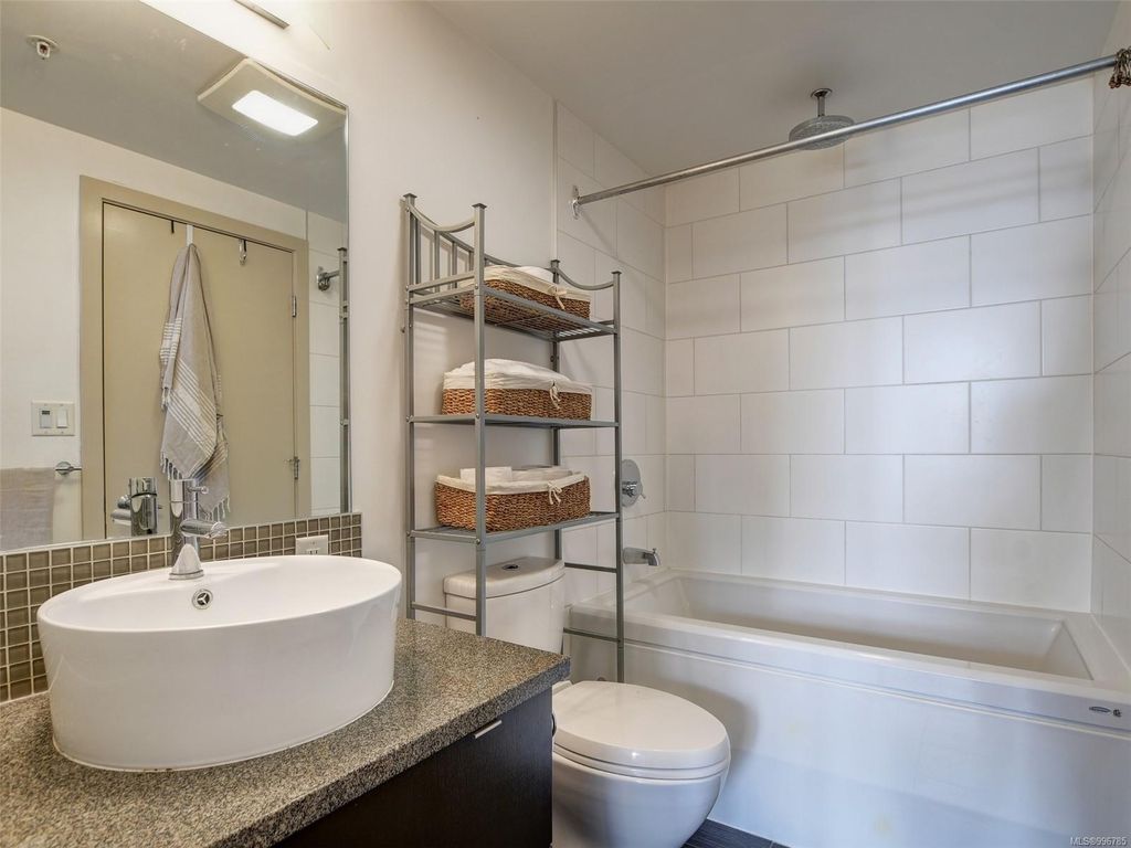 listing image 16041539303498422513