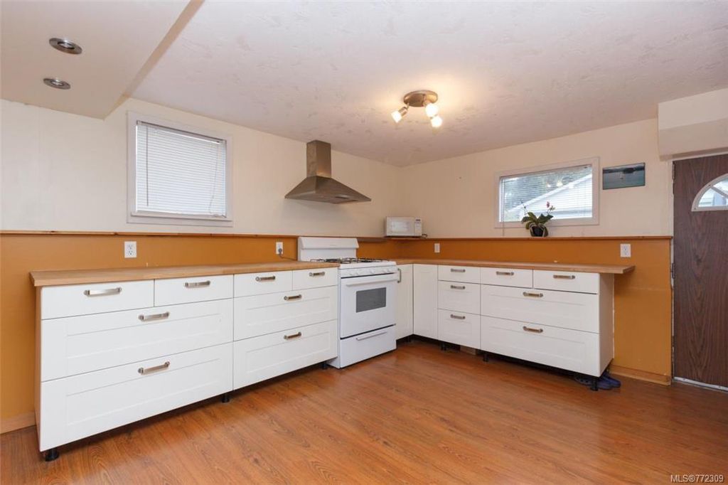 listing image 16045463033875343533