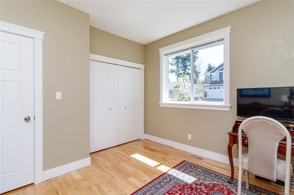 listing image 16041855044475741455