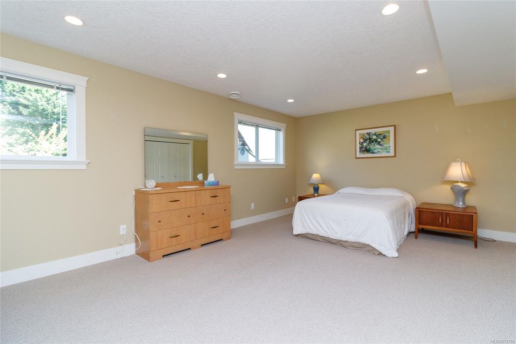 listing image 16046070401019522705