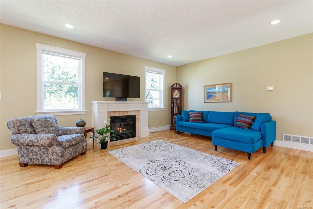 listing image 16047326564965125893