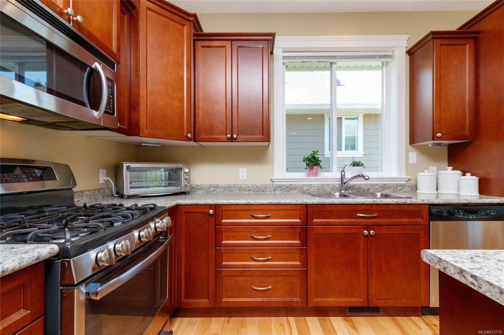 listing image 16041919358248075861