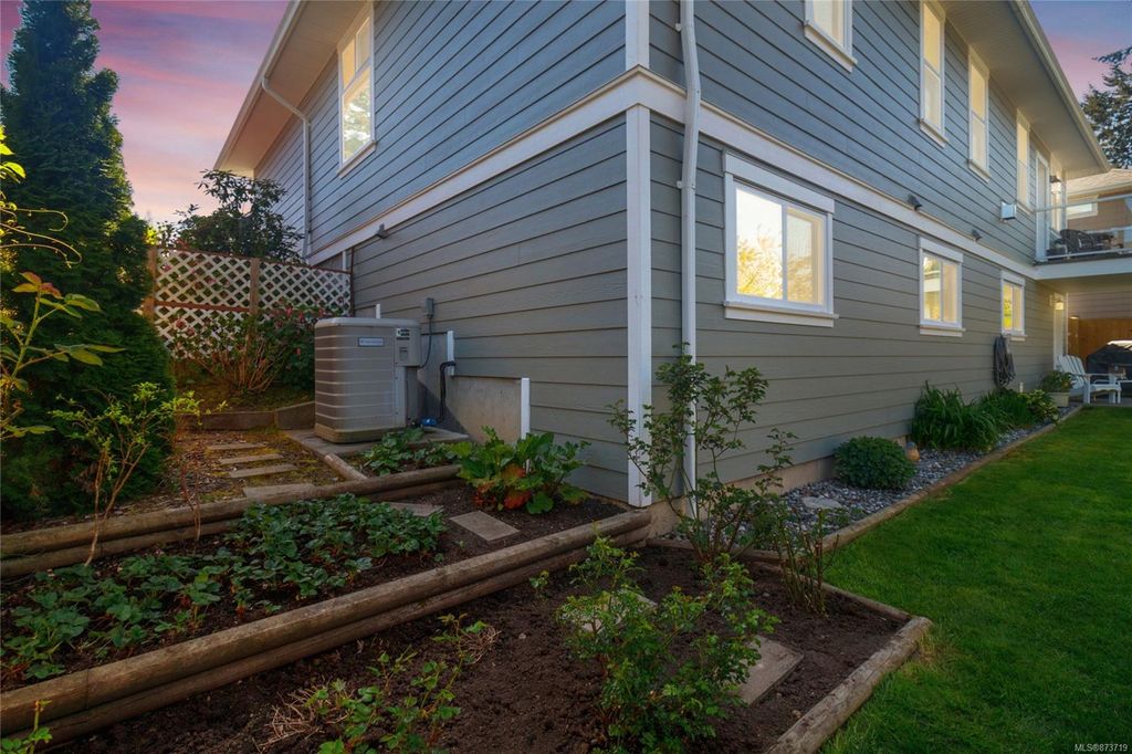 listing image 16048244198807474439