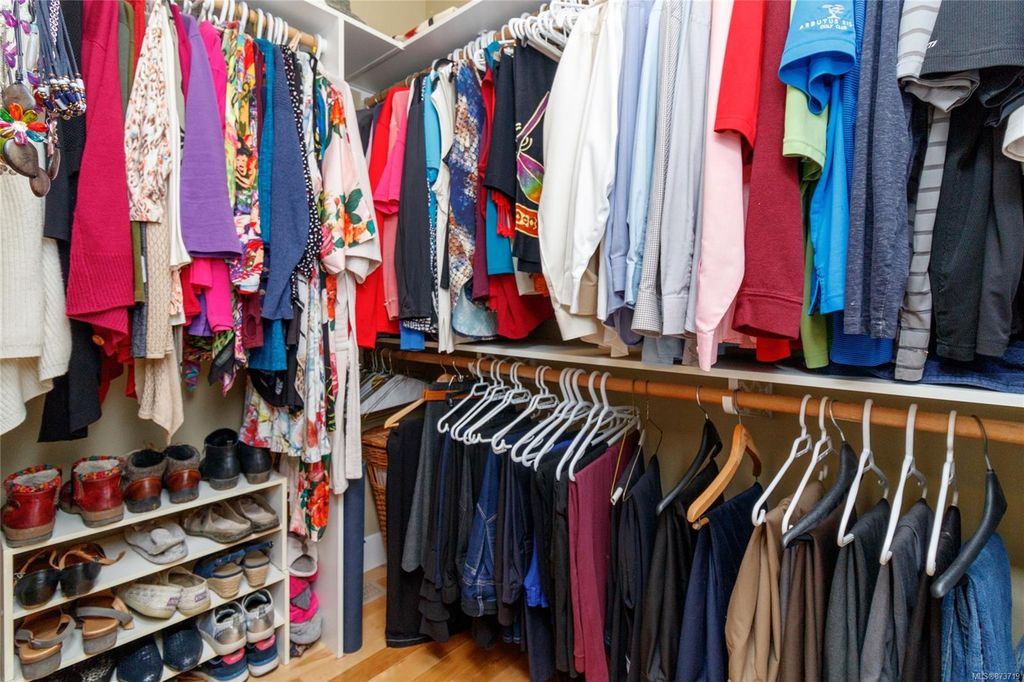 listing image 16040945564416551236