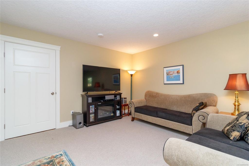 listing image 16047122421093834891