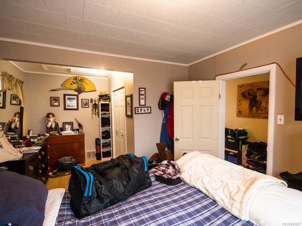 listing image 16042776201825582214