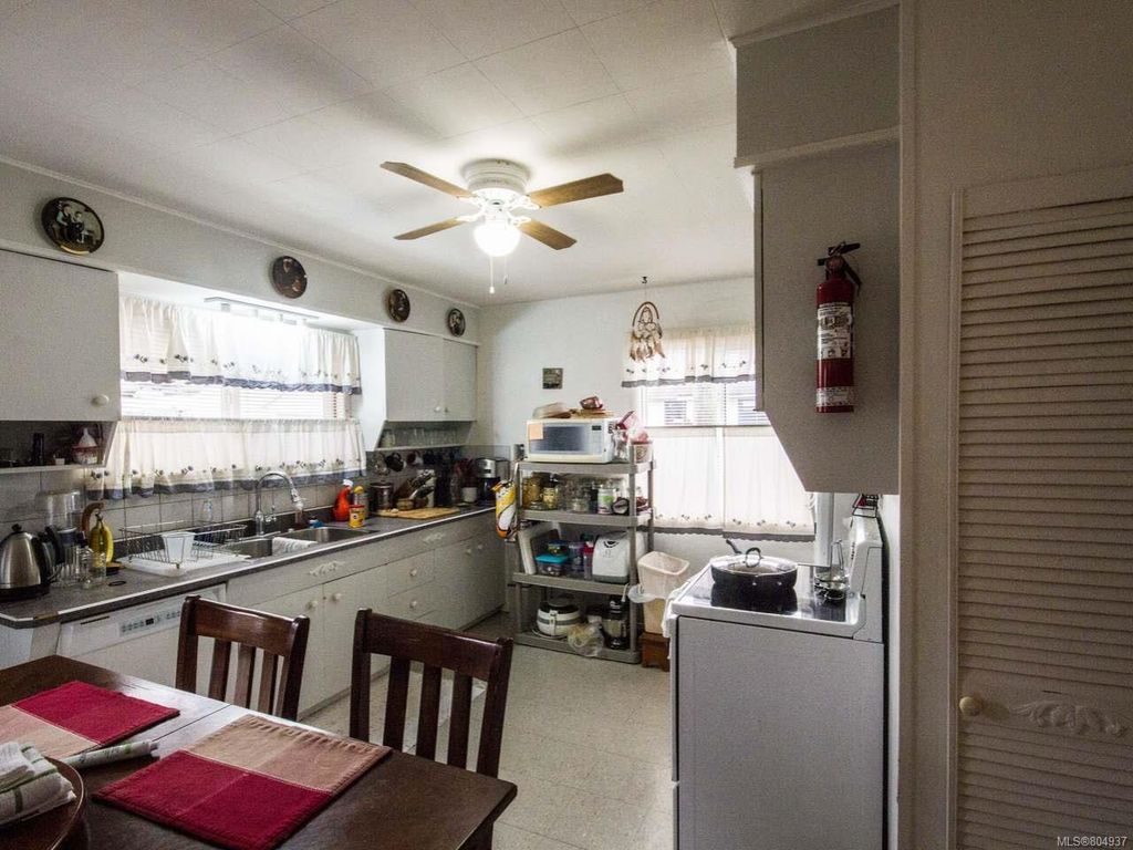 listing image 16048413453189031467