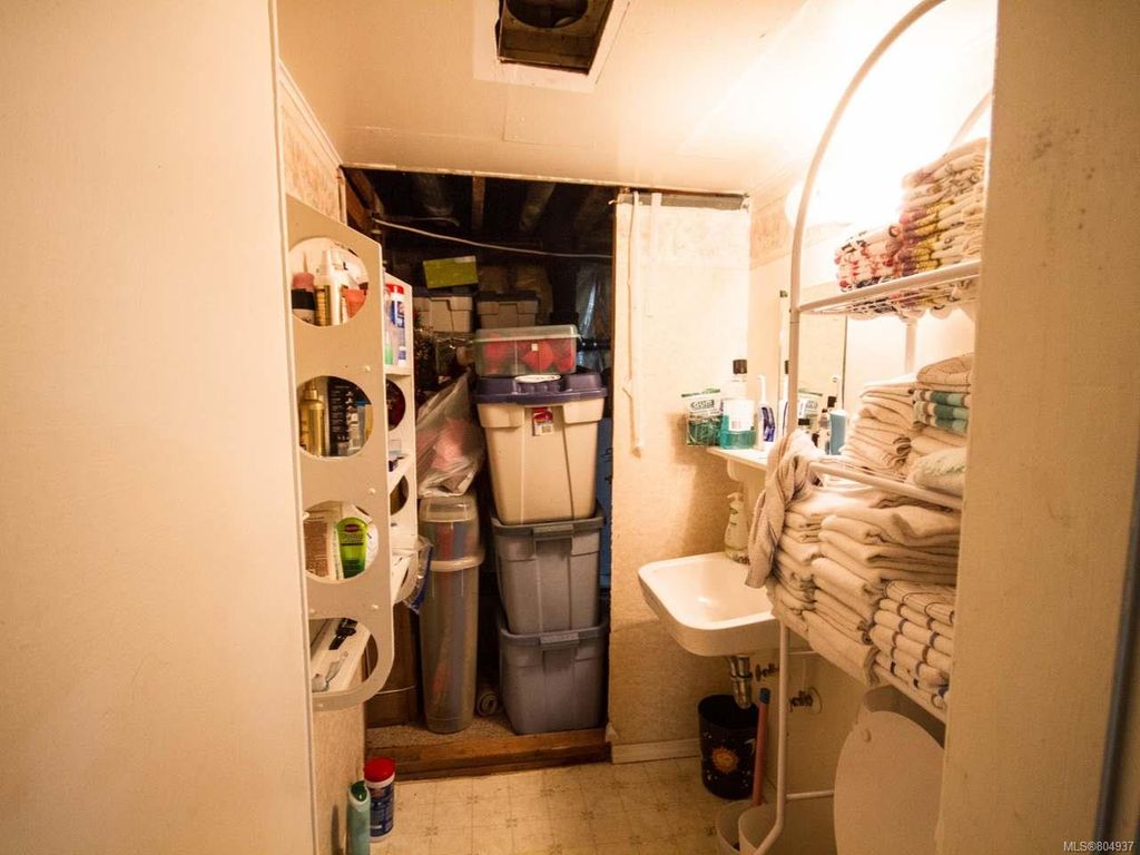 listing image 16047379857922884944