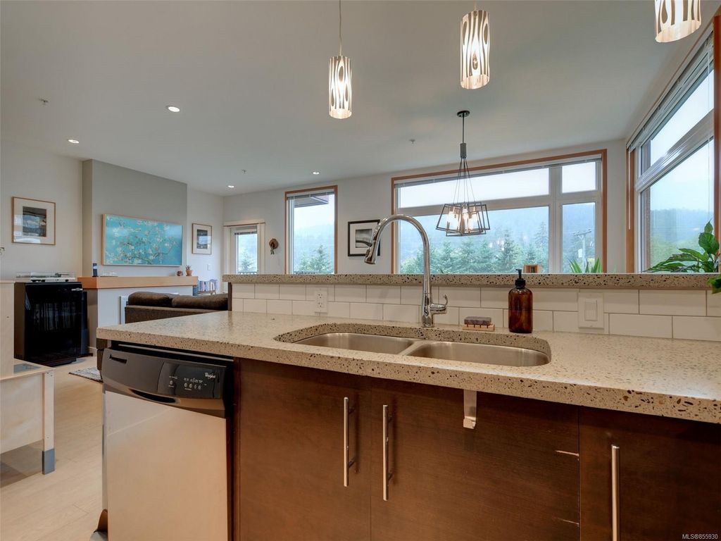 listing image 16045068866755882363