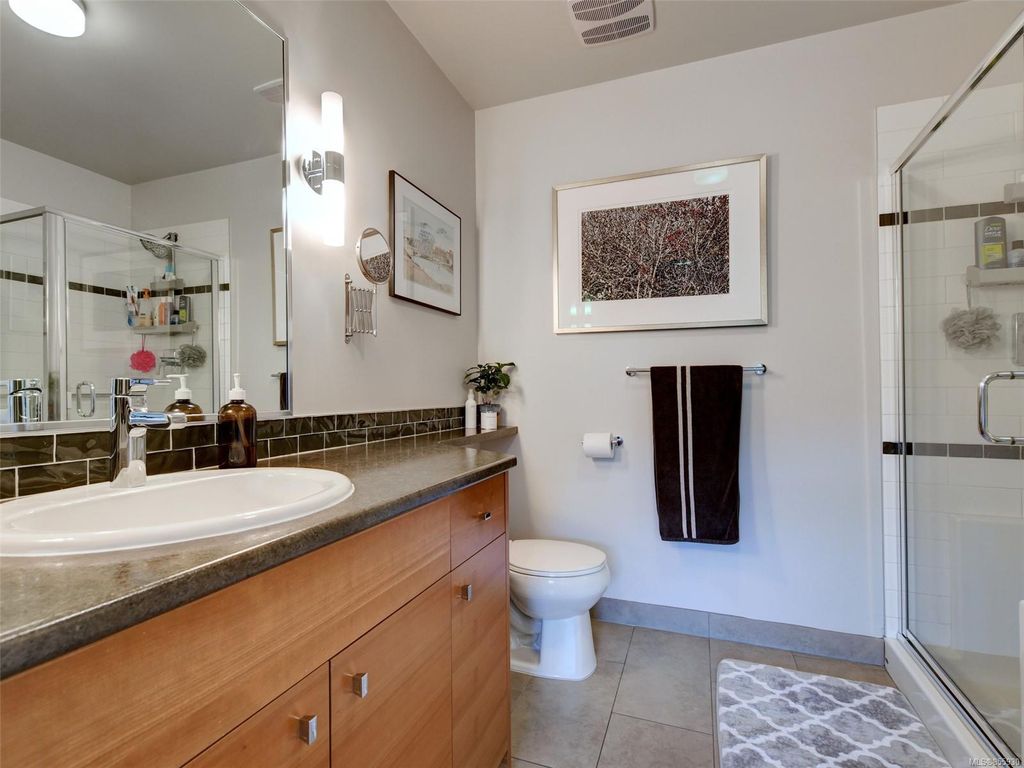 listing image 16045245701819462423