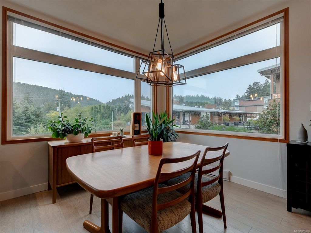 listing image 16042971729642983328