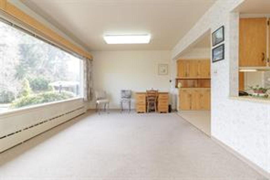 listing image 16043698807057798149