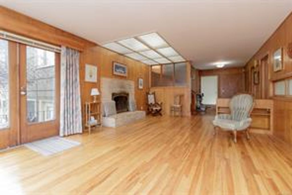 listing image 16045939735935834432