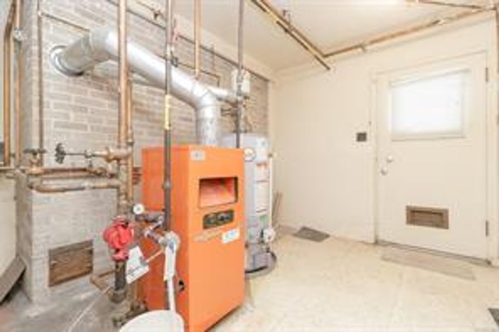 listing image 16048323361240048496