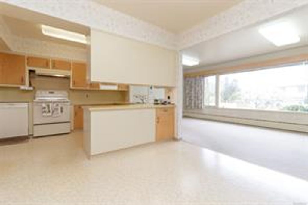 listing image 16048701675069160521