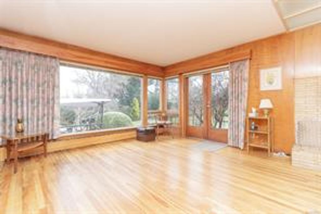 listing image 16041515734872035407