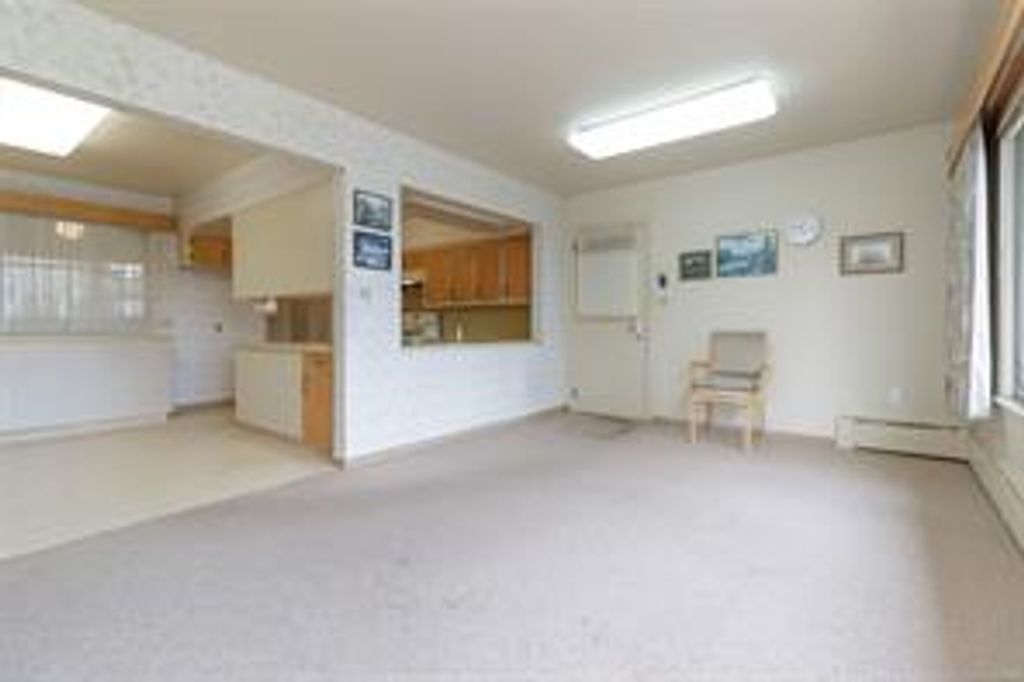 listing image 16043599142446410935