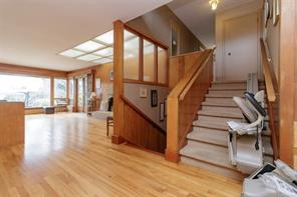 listing image 16045411983289253109