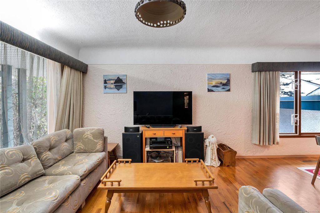 listing image 16044639507270590170