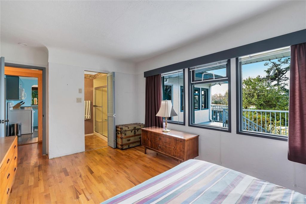 listing image 16049622441438985486