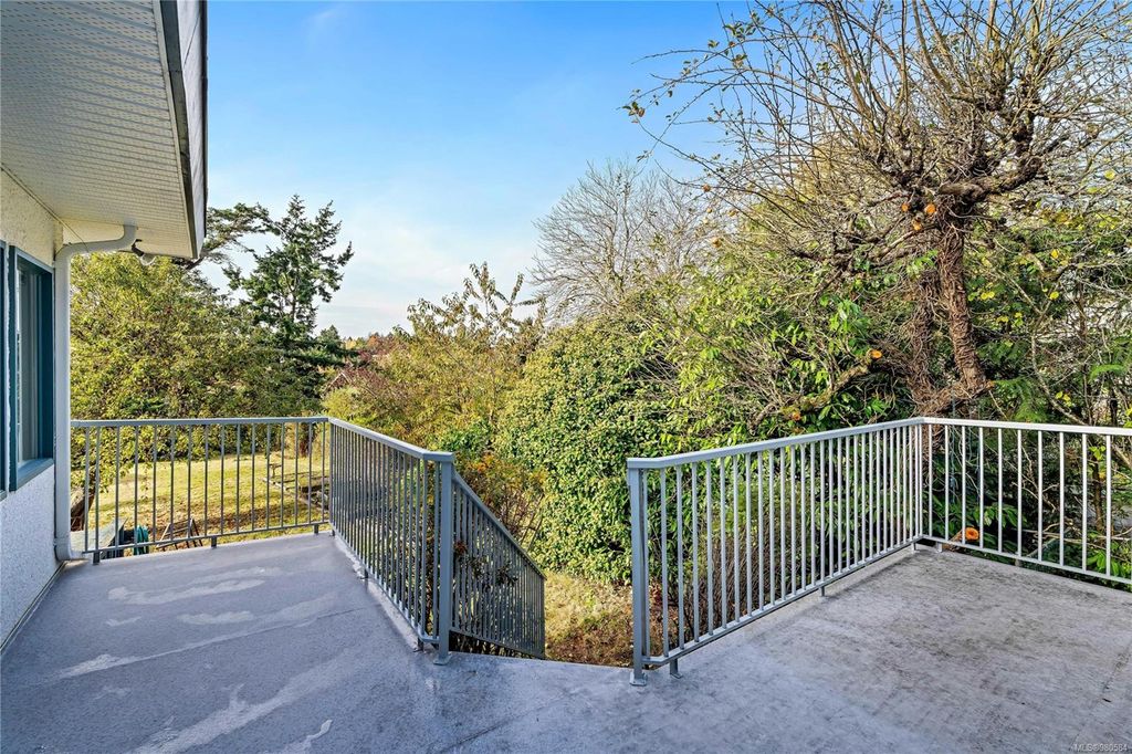 listing image 16045003793018548818