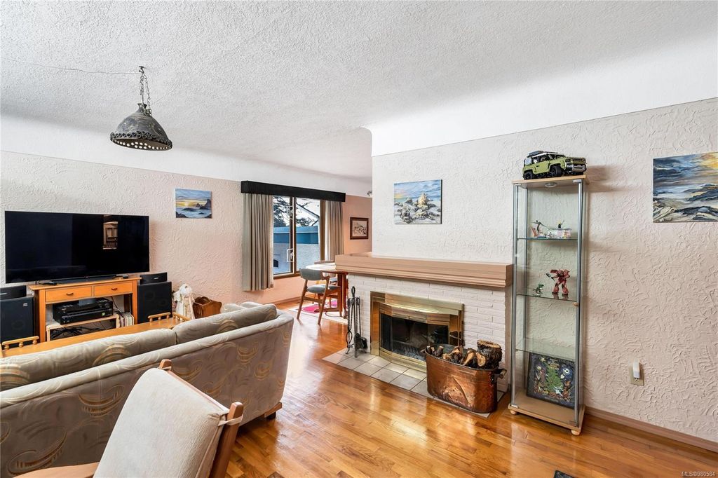listing image 16040005606414942766