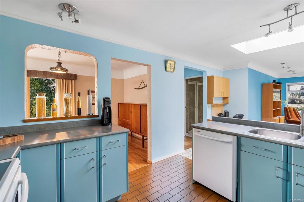 listing image 16044735450917692360