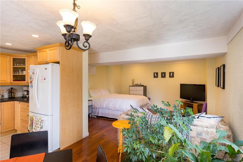 listing image 16041821741147106084