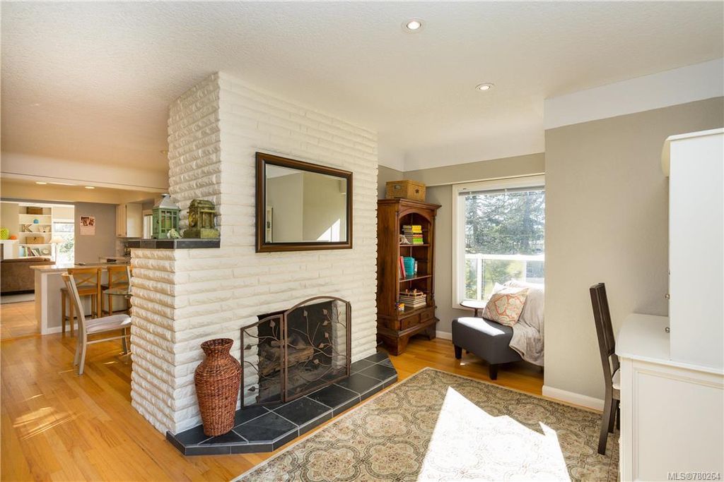 listing image 16041544849759498363