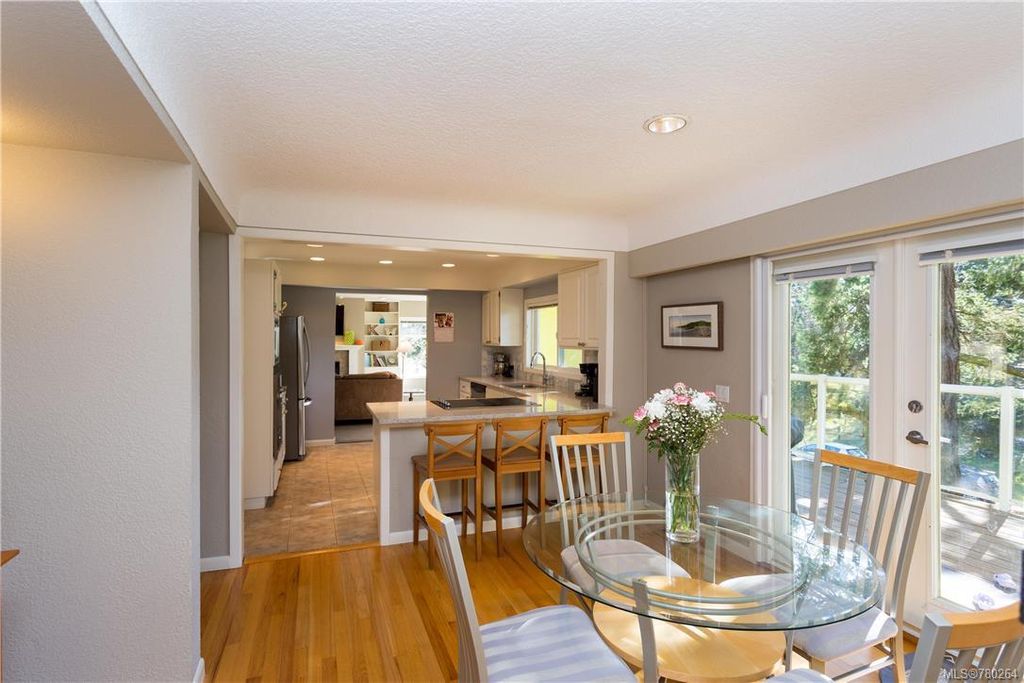 listing image 16041037075242415474