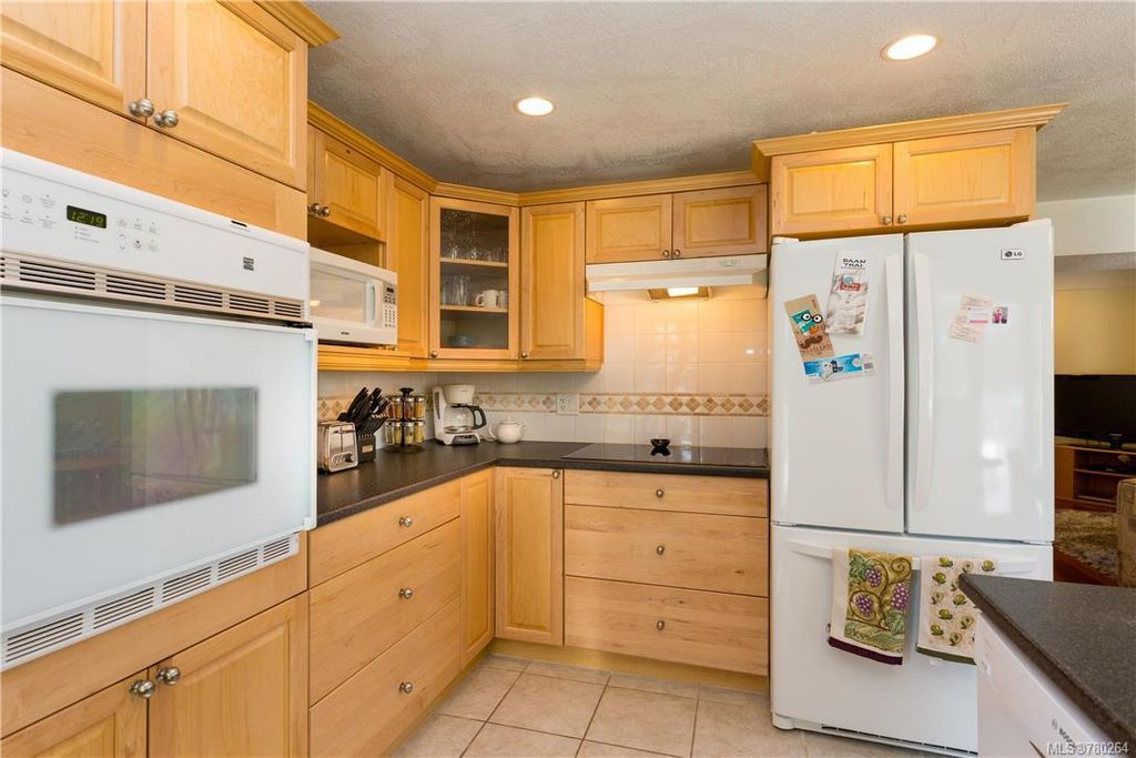 listing image 16048492230433291722