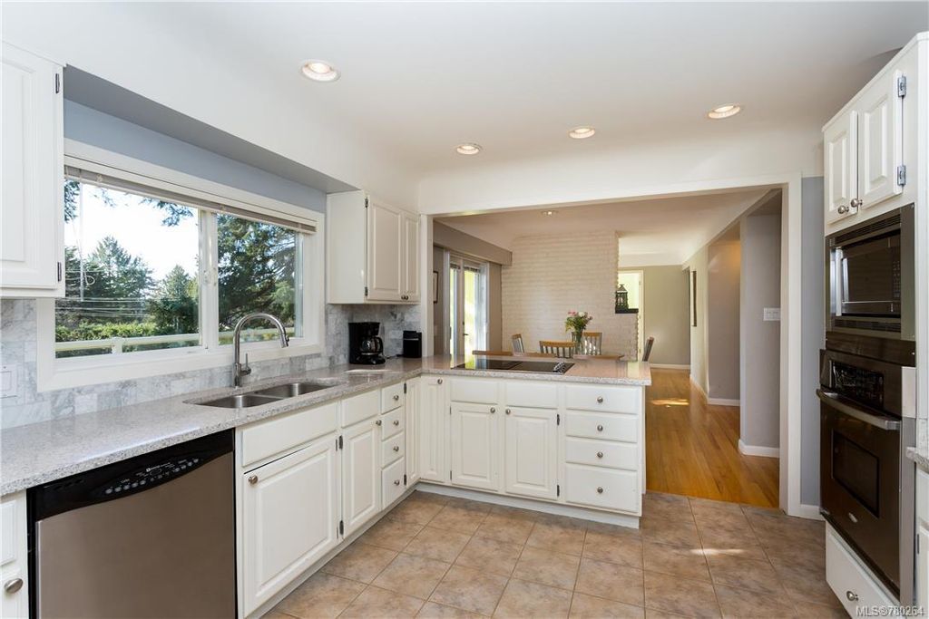 listing image 16045077237094879697